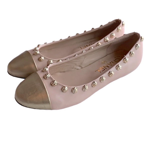🆕Chanel Style Light Pink /Gold Leather Camellia Studded Ballet Flats🆕 - Picture 4 of 11